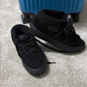 Vans Men's Black Mid-Top Sneakers